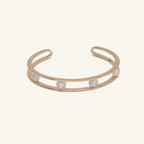 سوار اللؤلؤ العائم